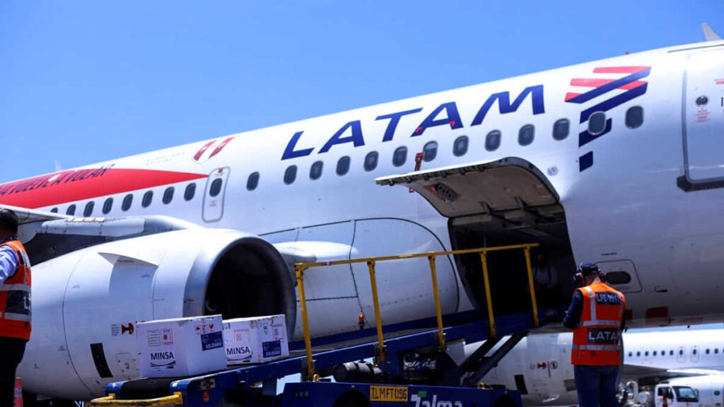 Latam transporta vacunas a Arequipa