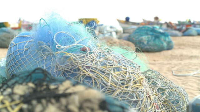 Samsung reutiliza redes de pesca desechadas para sus nuevos dispositivos Galaxy
