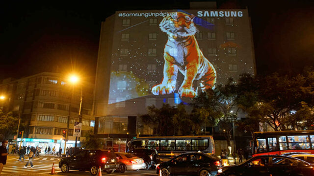 “Tiger in the City” dio vida al gigantesco tigre de Samsung rugiendo en pantallas digitales en diversas ciudades del mundo como Nueva York, Londres, Dubái, Kuala Lumpur, Seúl, y ahora en Lima.  