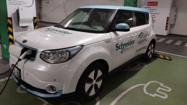 Schneider Electric y Plaza Vea lanzan estación de carga para autos eléctricos