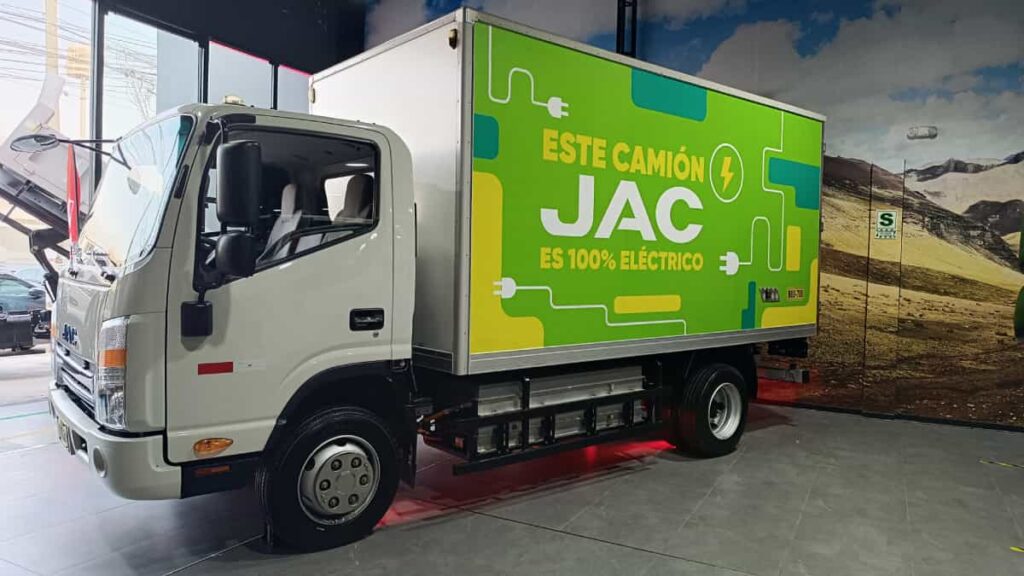 El primer camión 100% eléctrico llega al Perú