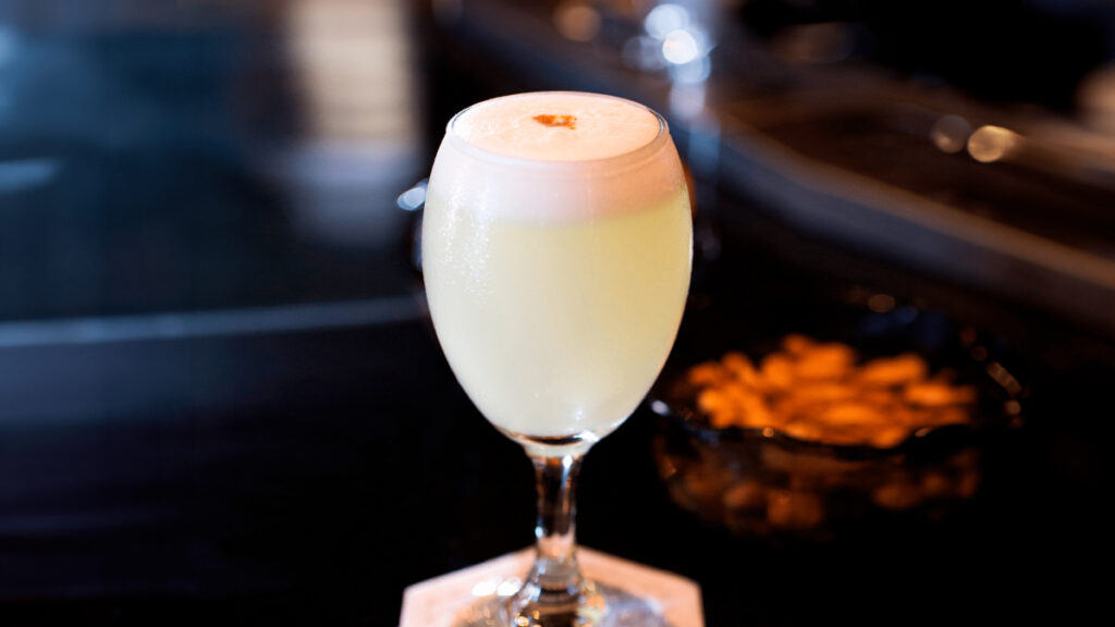 Los 7 pasos para preparar Pisco Sour peruano