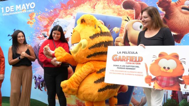 Garfield visitó Miraflores y entregó alimentos para los gatitos del parque Kennedy