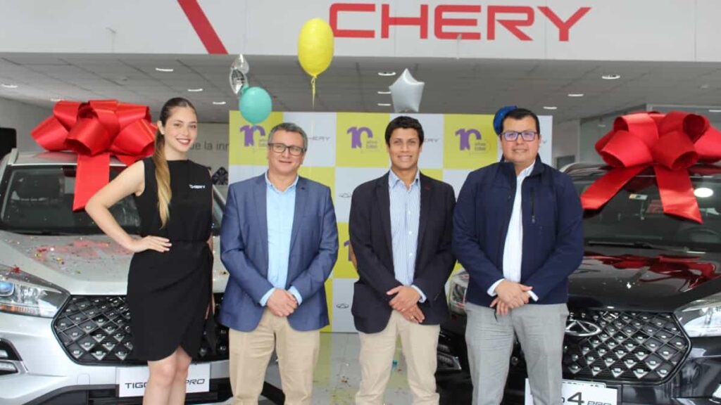 Bitel celebró 10 años en Perú premiando a sus clientes con 2 camionetas Chery