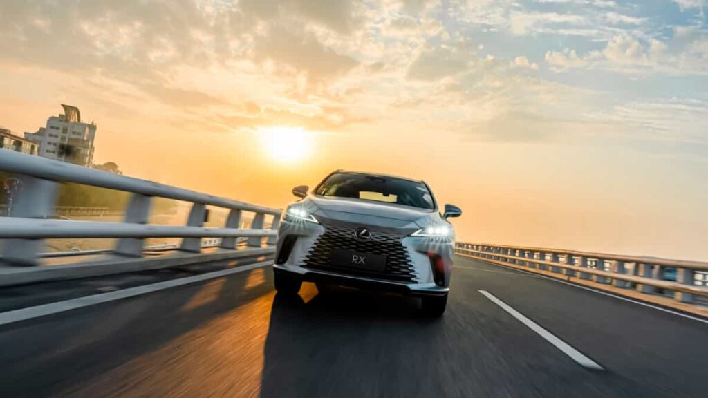 Lexus RX: La historia detrás del primer vehículo electrificado de lujo