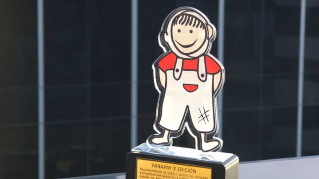 Samsung Perú recibe reconocimiento de Aniquem en sus Premios Yanapay