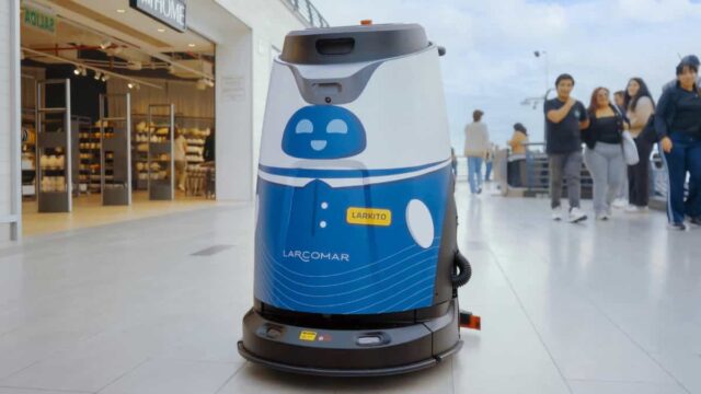 Robot autónomo limpia Larcomar y ahorra hasta 80% de agua